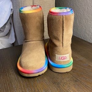Girls Uggs- like new! Size US 12